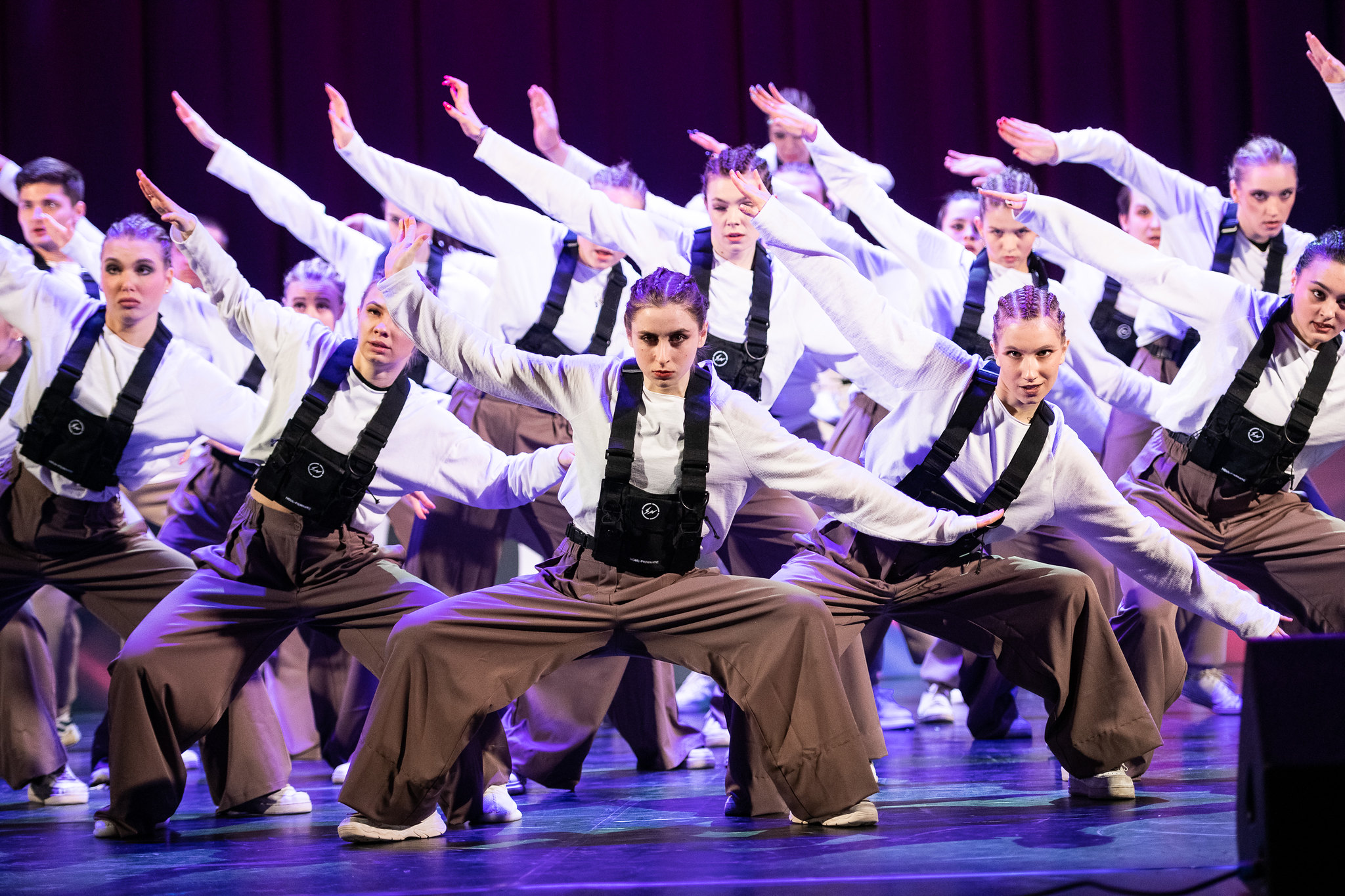 Необычные танцевальные номера в исполнении студентов