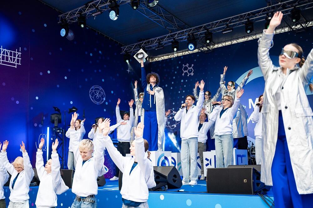 Выступление на сцене