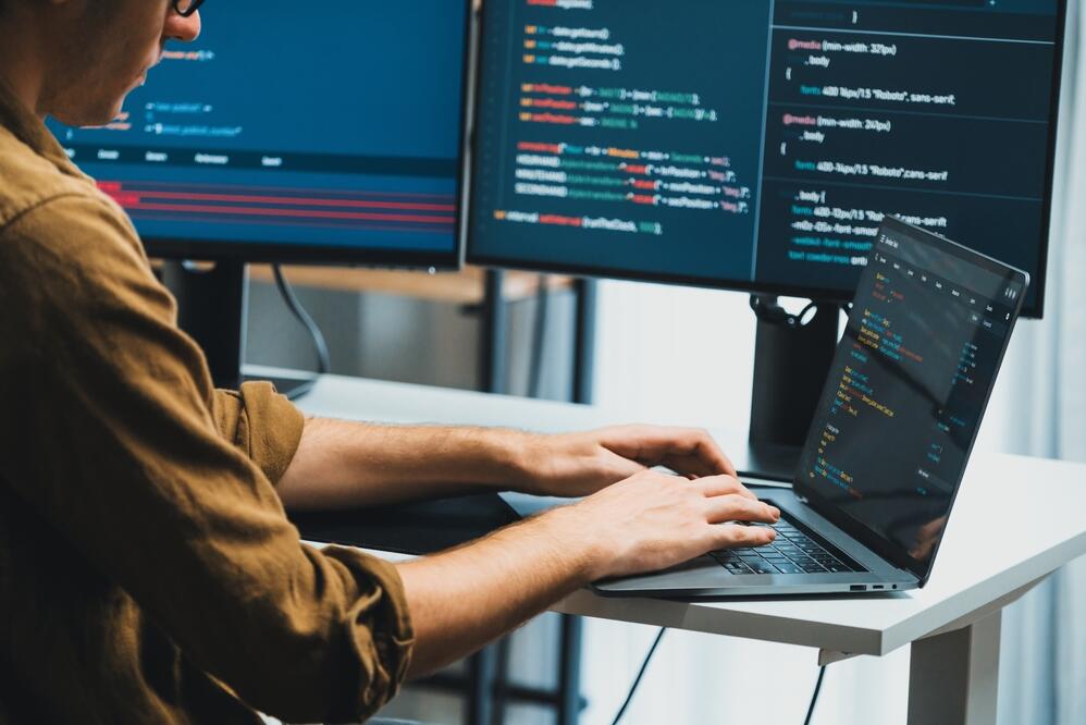 Сотрудник за работой