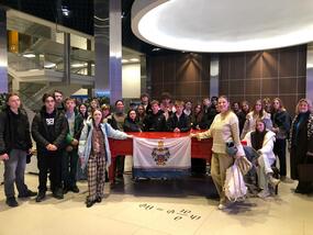 На изображении представлены участники профориентационной экскурсии для учащихся 9-11 классов