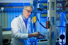 Дмитрий Штанский в лаборатории